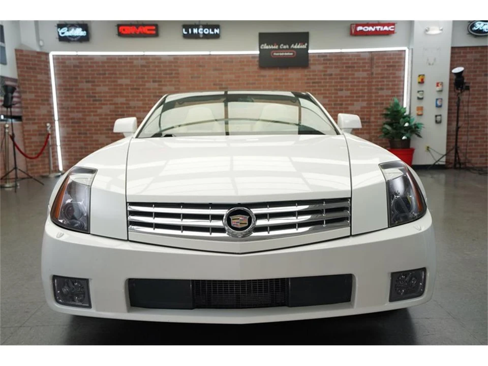 2008 Cadillac XLR - Image 10 of 31