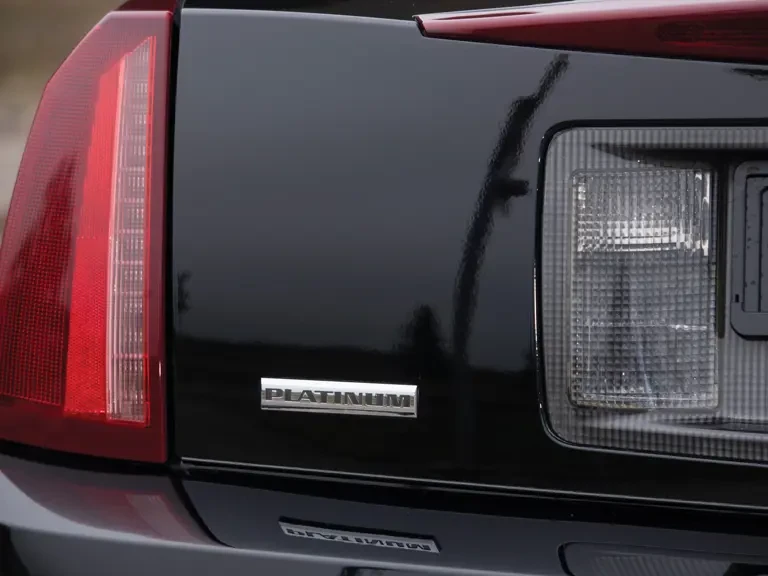 2008 Cadillac XLR - Image 16 of 19