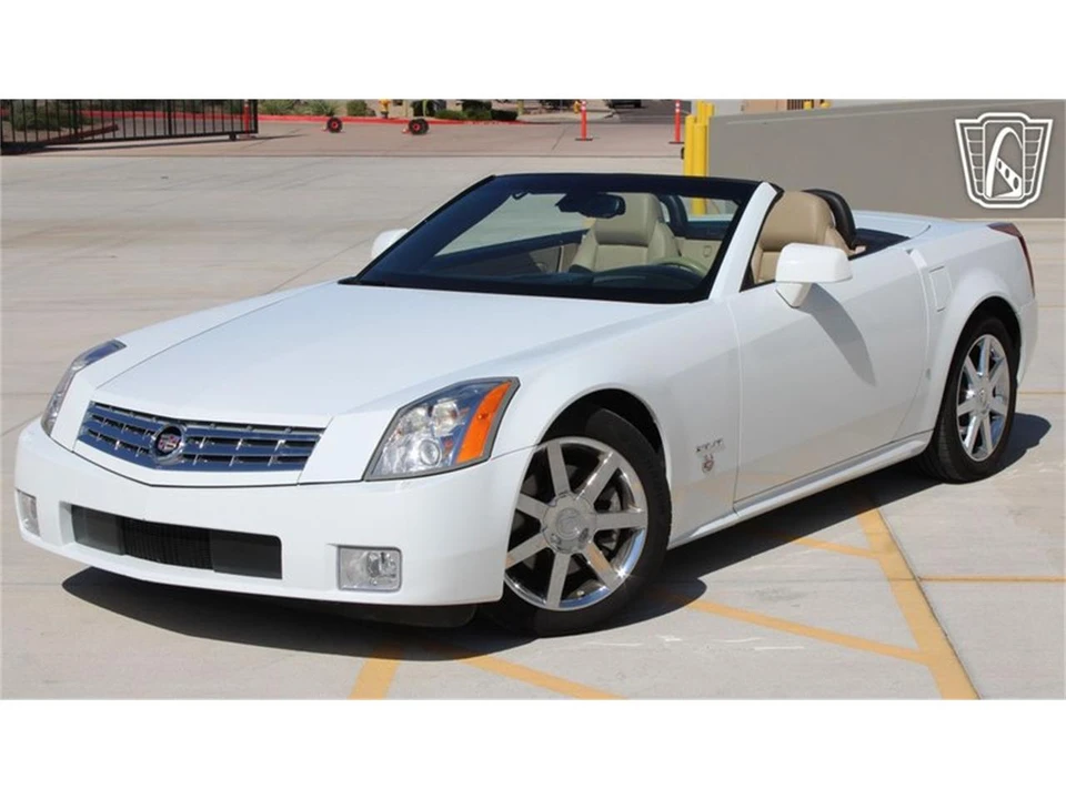 2008 Cadillac XLR - Image 2 of 31