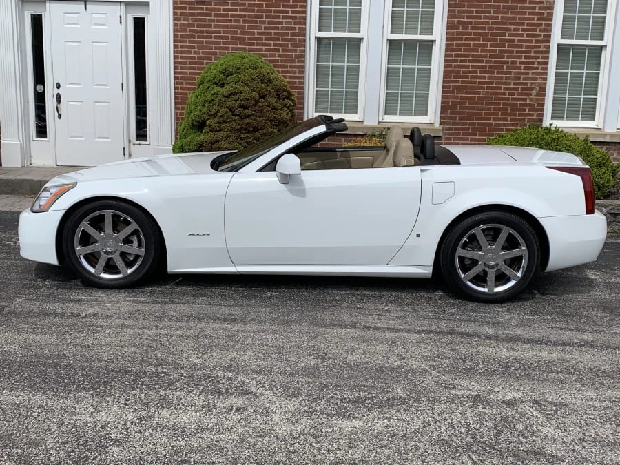 2008 Cadillac XLR - Image 2 of 10