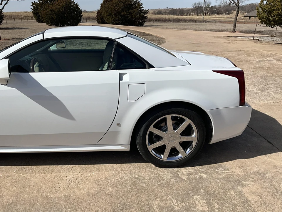2008 Cadillac XLR - Image 26 of 31