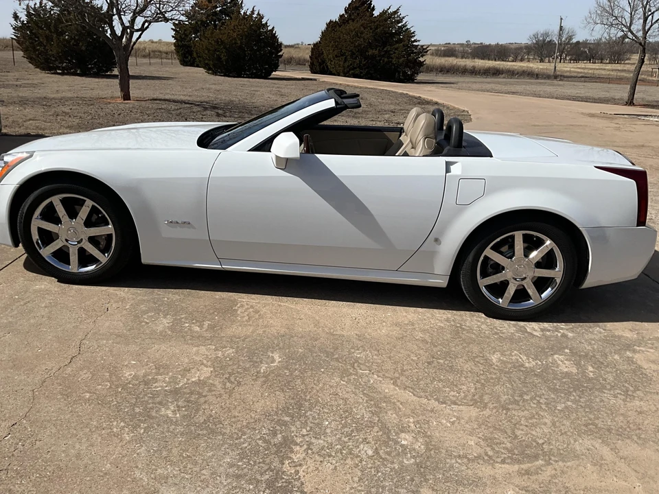 2008 Cadillac XLR - Image 8 of 31