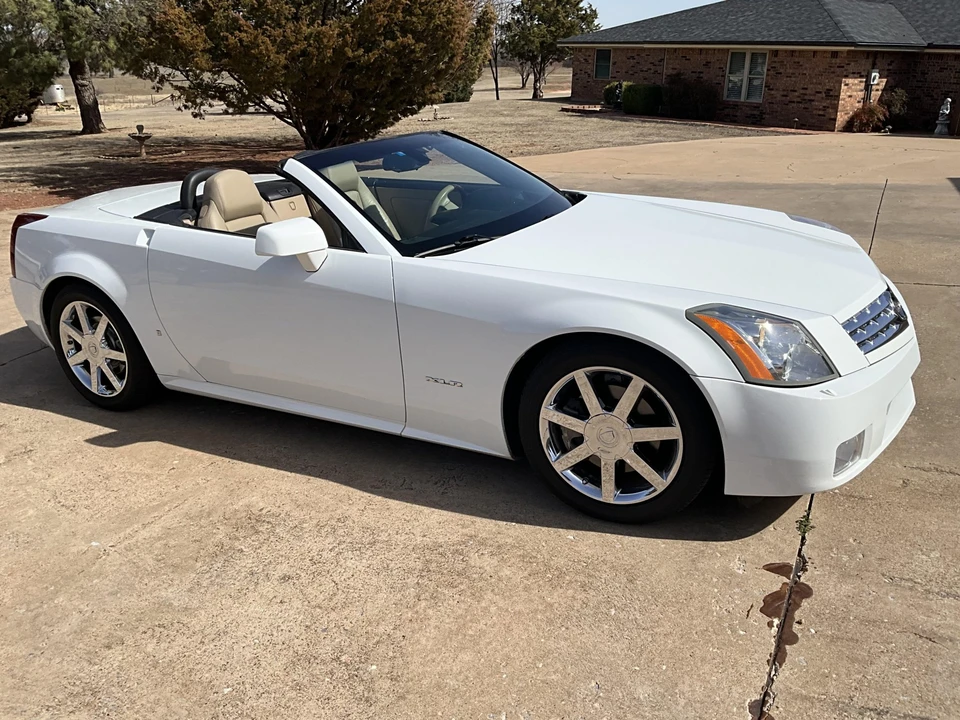 2008 Cadillac XLR - Image 2 of 31