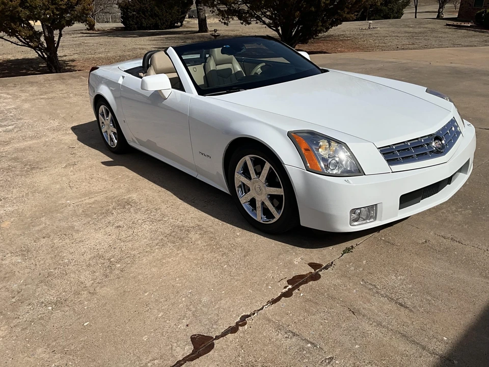 2008 Cadillac XLR - Image 3 of 31