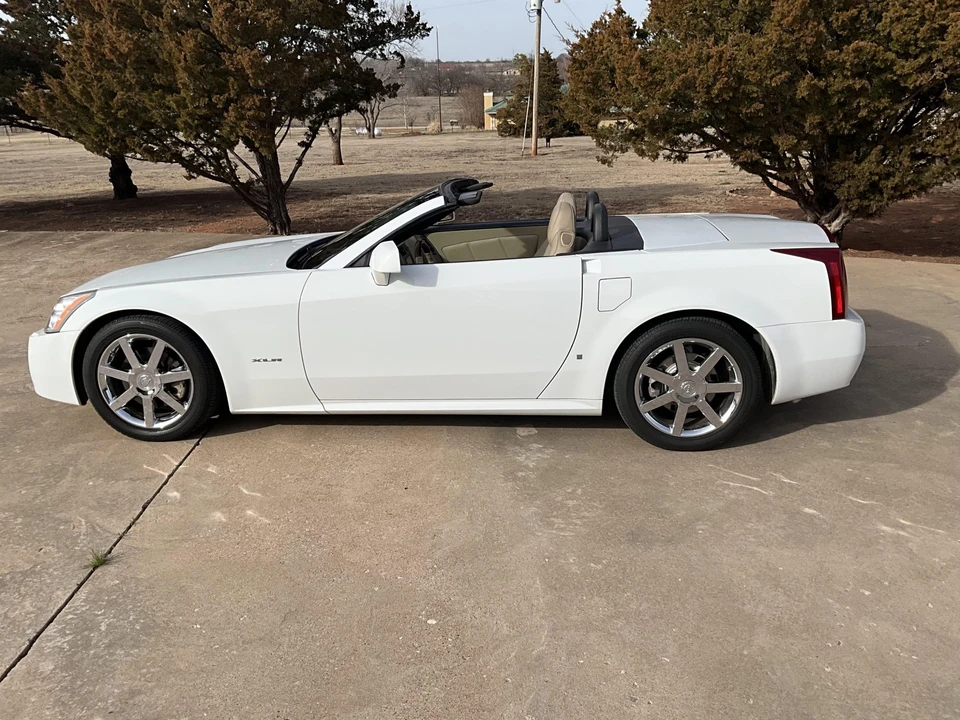 2008 Cadillac XLR - Image 7 of 31