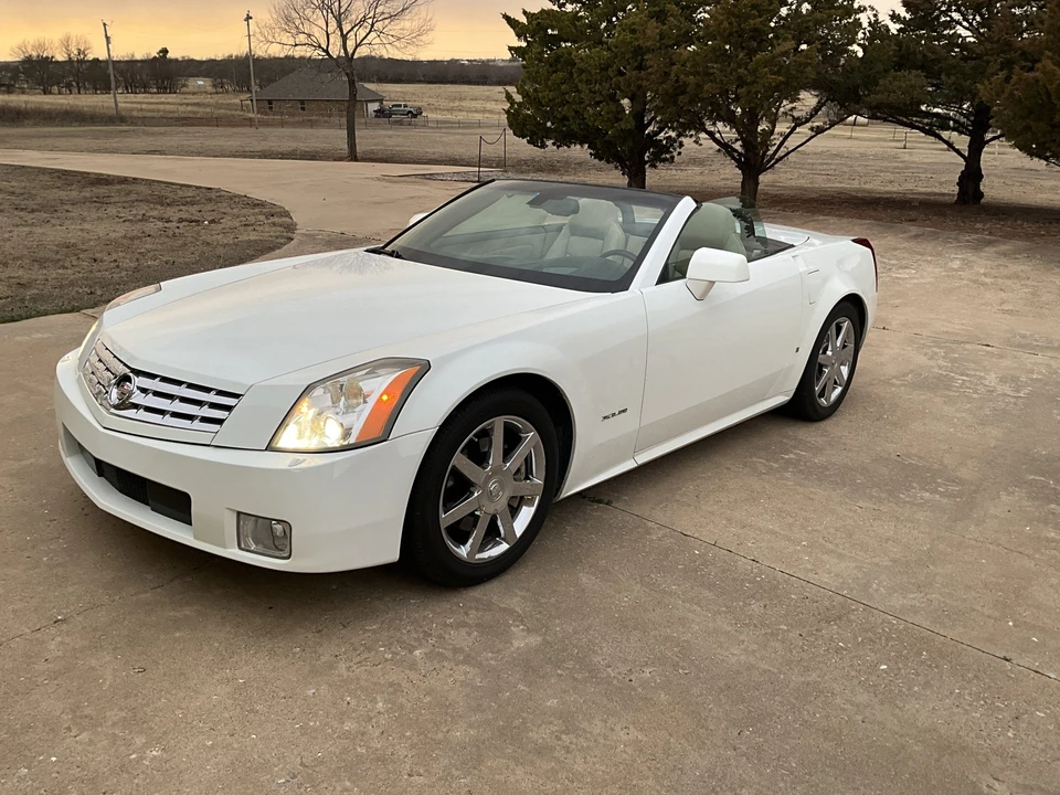2008 Cadillac XLR - Image 6 of 31