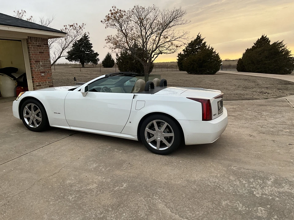 2008 Cadillac XLR - Image 9 of 31