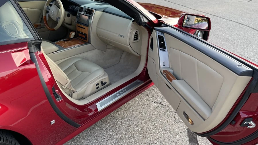 2008 Cadillac XLR - Image 5 of 15