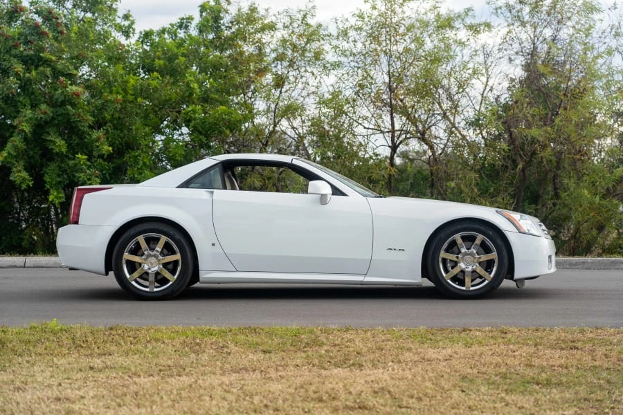 2008 Cadillac XLR - Image 2 of 31