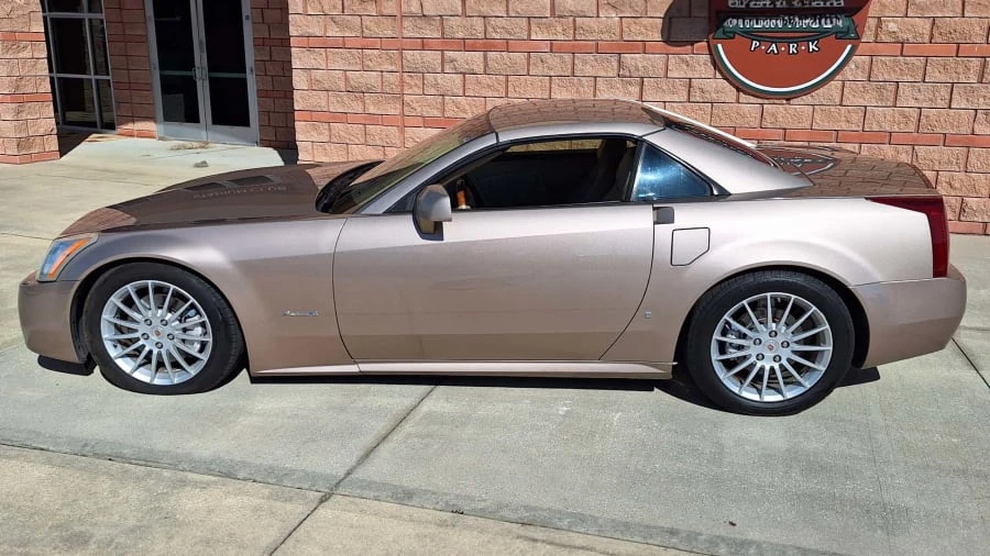 2008 Cadillac XLR - Image 2 of 31