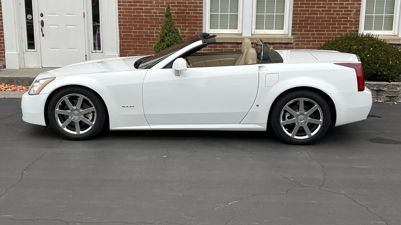 2008 Cadillac XLR - Image 2 of 10