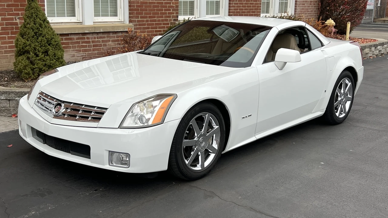2008 Cadillac XLR - Image 8 of 10