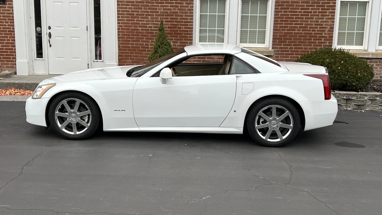 2008 Cadillac XLR - Image 9 of 10