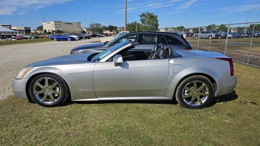 2008 Cadillac XLR - Image 2 of 15