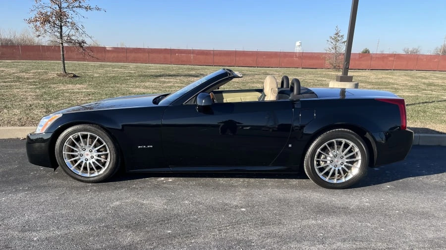 2008 Cadillac XLR - Image 2 of 10