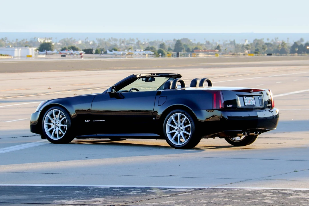 2008 Cadillac XLR-V - Image 19 of 31