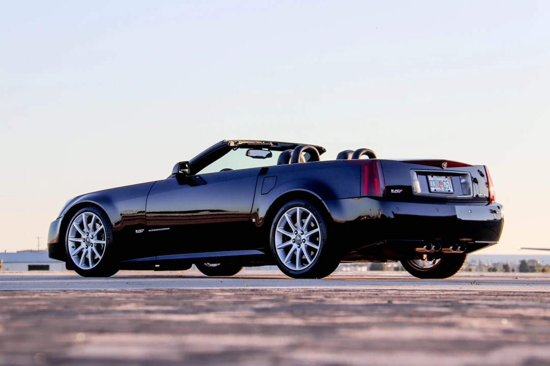 2008 Cadillac XLR-V - Image 18 of 31