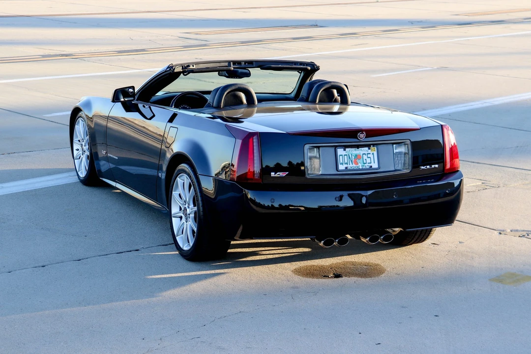 2008 Cadillac XLR-V - Image 23 of 31