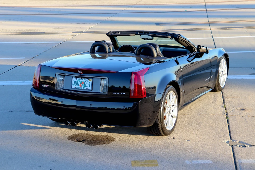2008 Cadillac XLR-V - Image 30 of 31