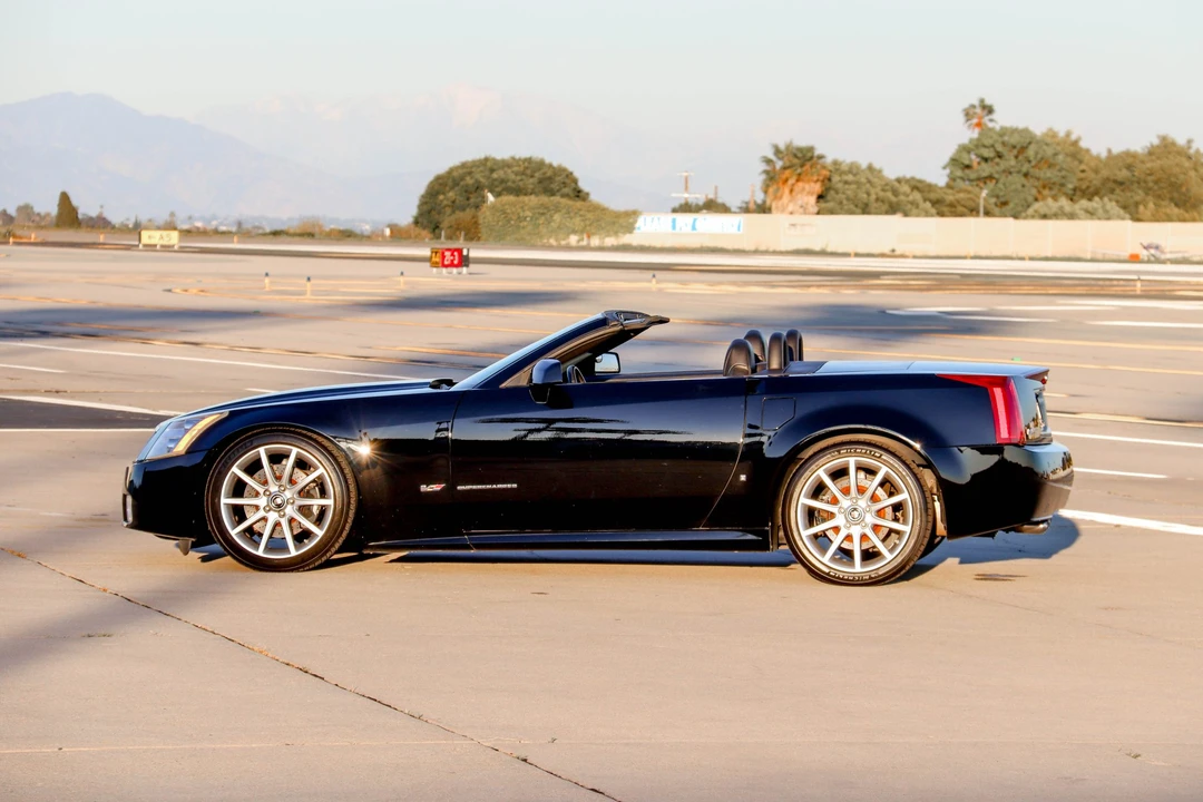 2008 Cadillac XLR-V - Image 17 of 31