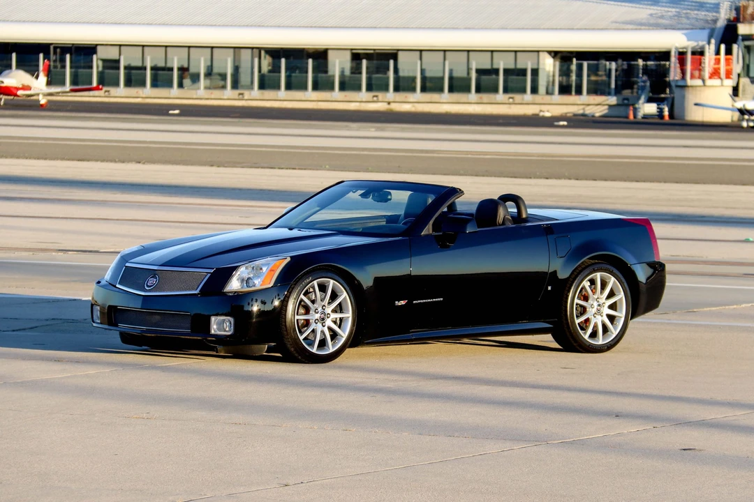 2008 Cadillac XLR-V - Image 16 of 31