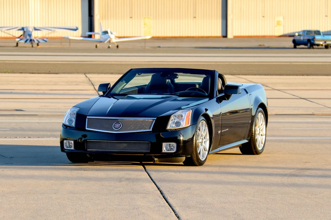 2008 Cadillac XLR-V - Image 12 of 31