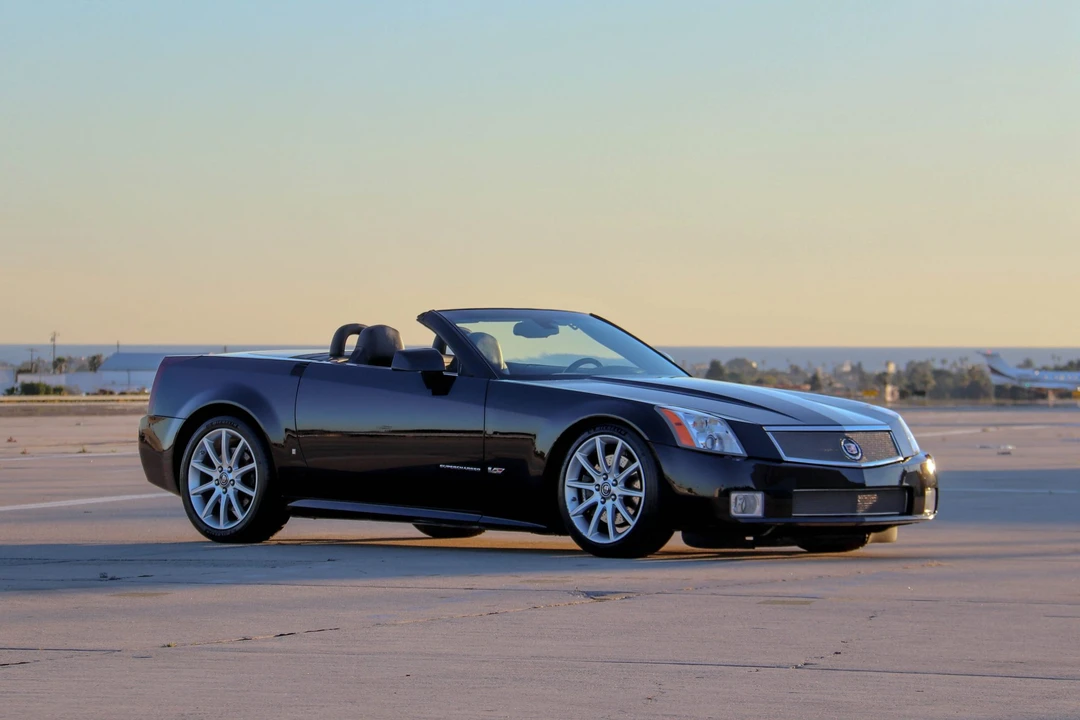 2008 Cadillac XLR-V - Image 3 of 31