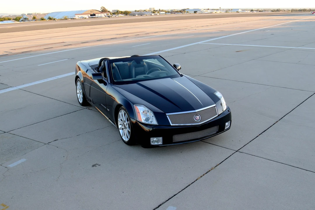 2008 Cadillac XLR-V - Image 7 of 31