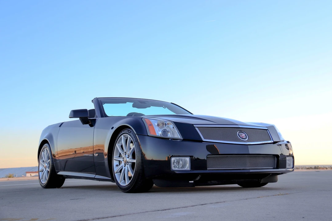 2008 Cadillac XLR-V - Image 2 of 31