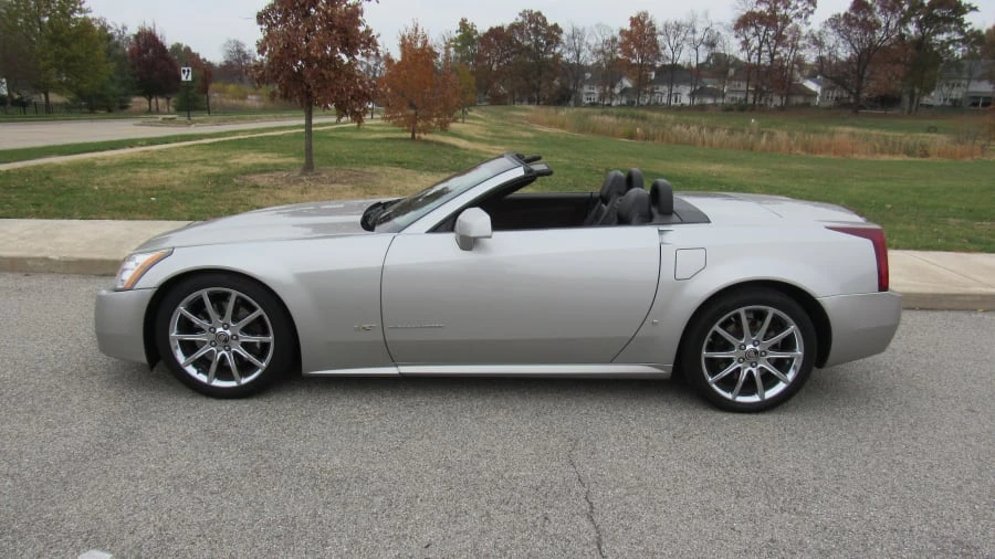 2008 Cadillac XLR-V - Image 2 of 10