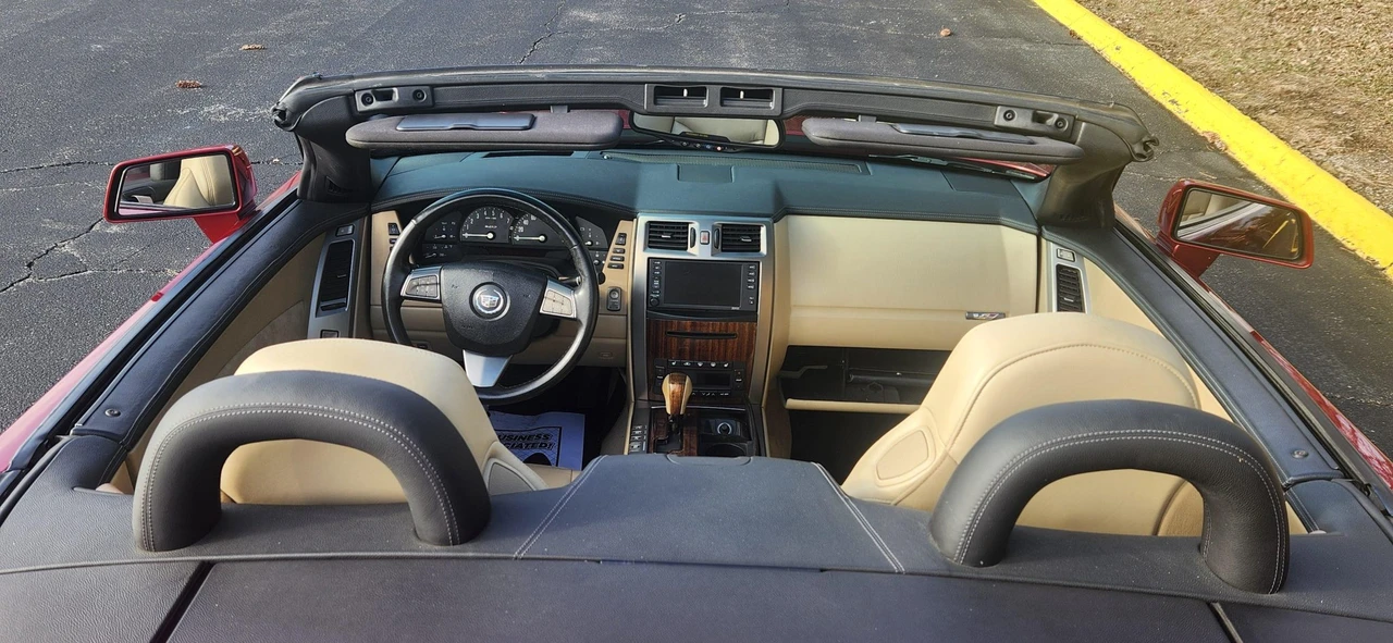 2008 Cadillac XLR-V - Image 29 of 31