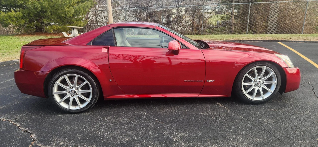 2008 Cadillac XLR-V - Image 12 of 31