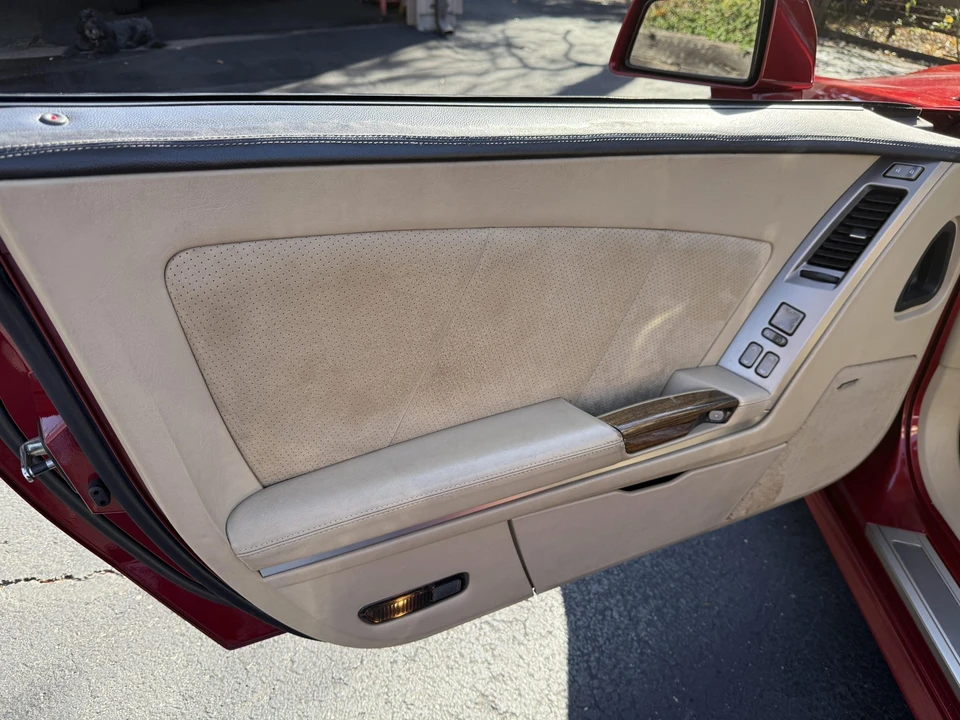 2008 Cadillac XLR-V - Image 23 of 31