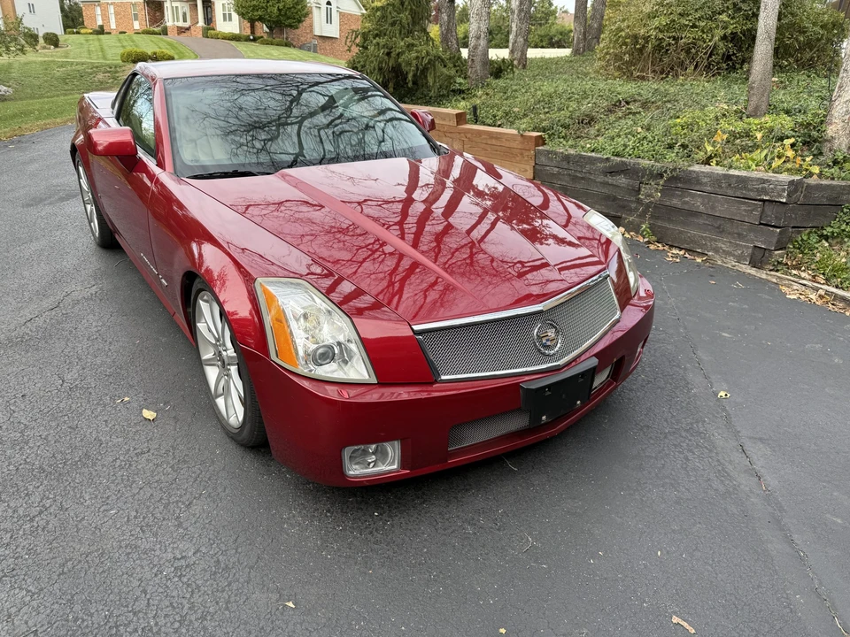 2008 Cadillac XLR-V - Image 2 of 31