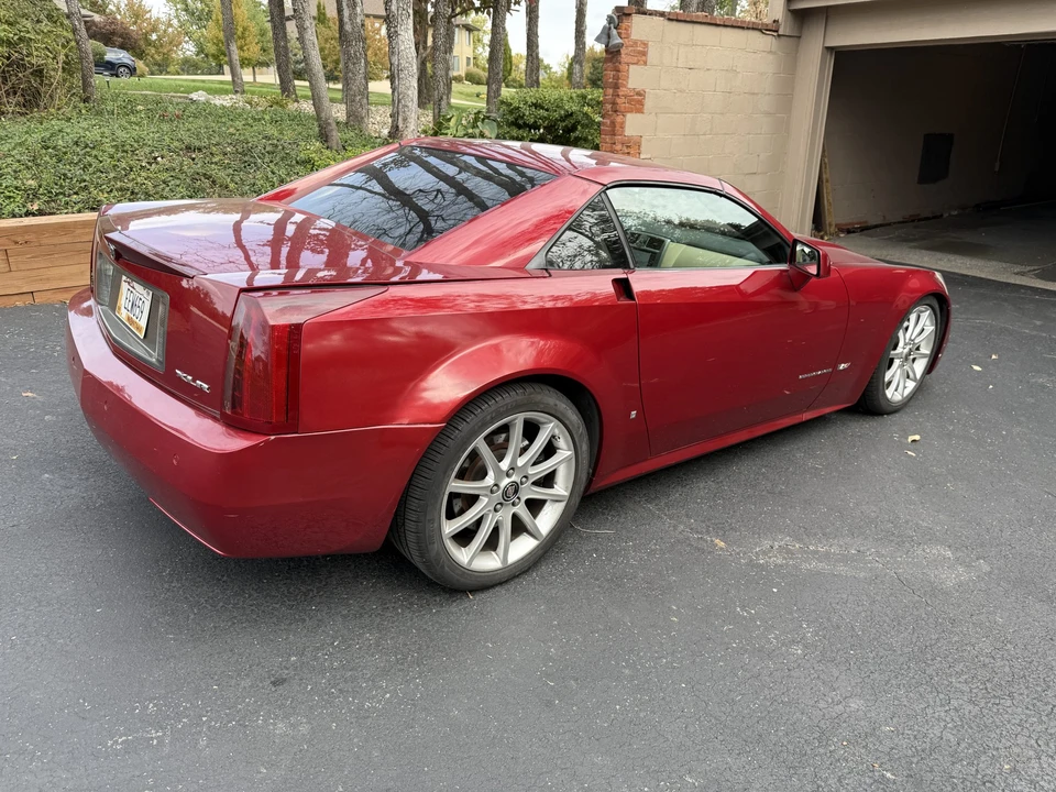 2008 Cadillac XLR-V - Image 11 of 31