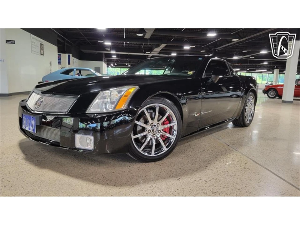 2008 Cadillac XLR-V - Image 2 of 31