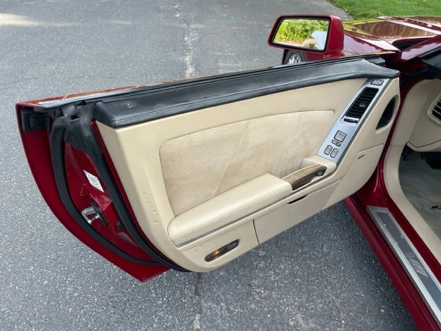 2008 Cadillac XLR-V - Image 26 of 29