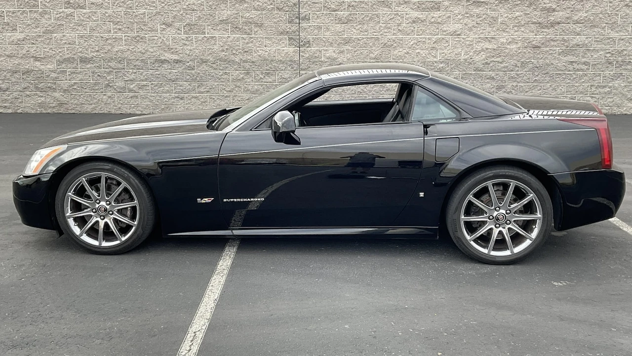 2008 Cadillac XLR-V - Image 11 of 12
