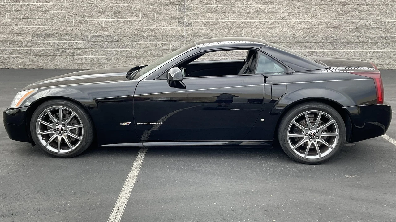 2008 Cadillac XLR-V - Image 11 of 12