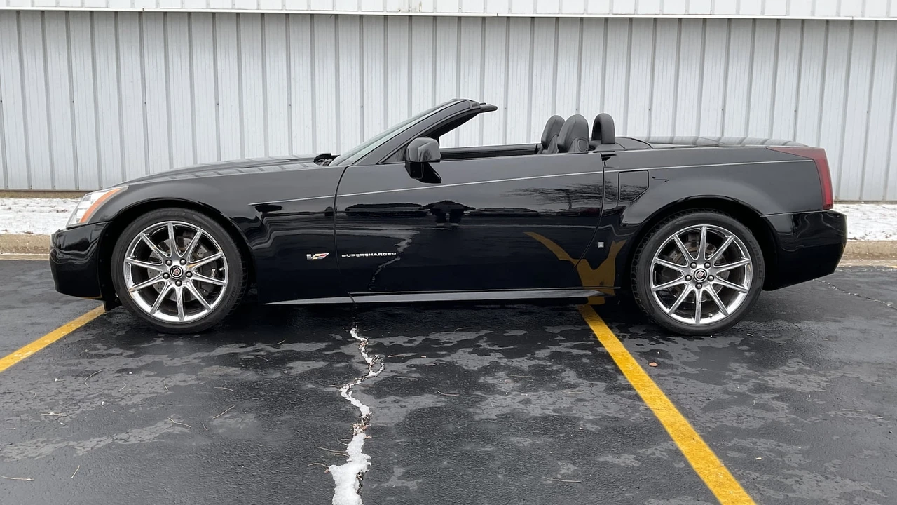 2008 Cadillac XLR-V - Image 2 of 16