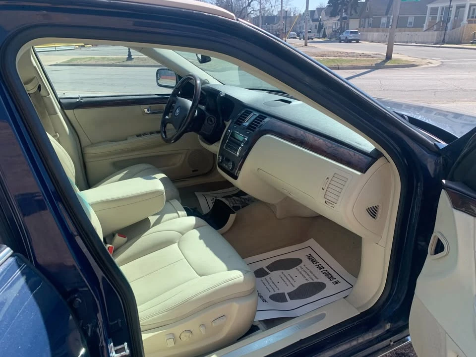 2008 Cadillac DTS - Image 11 of 16
