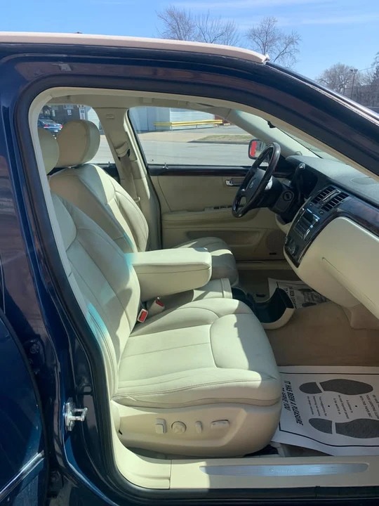 2008 Cadillac DTS - Image 10 of 16