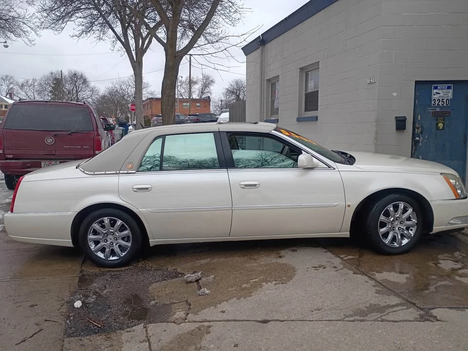 2008 Cadillac DTS - Image 2 of 11