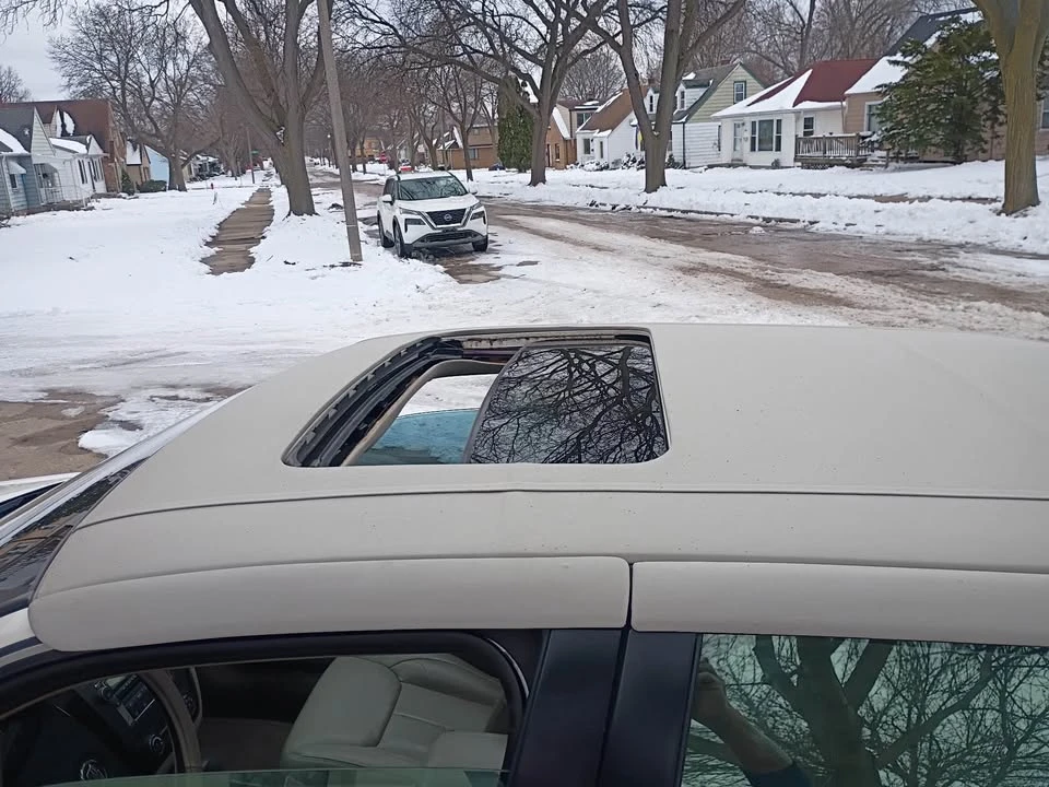 2008 Cadillac DTS - Image 3 of 11
