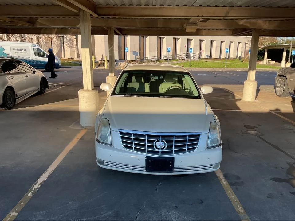 2008 Cadillac DTS - Image 2 of 8