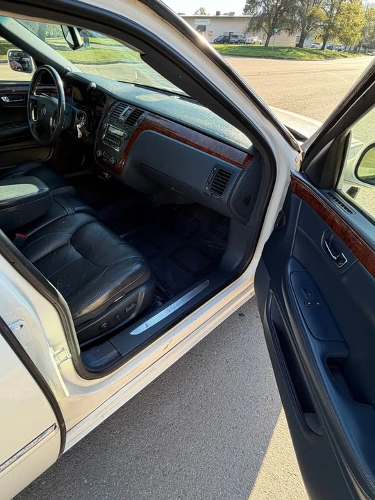 2008 Cadillac DTS - Image 9 of 16