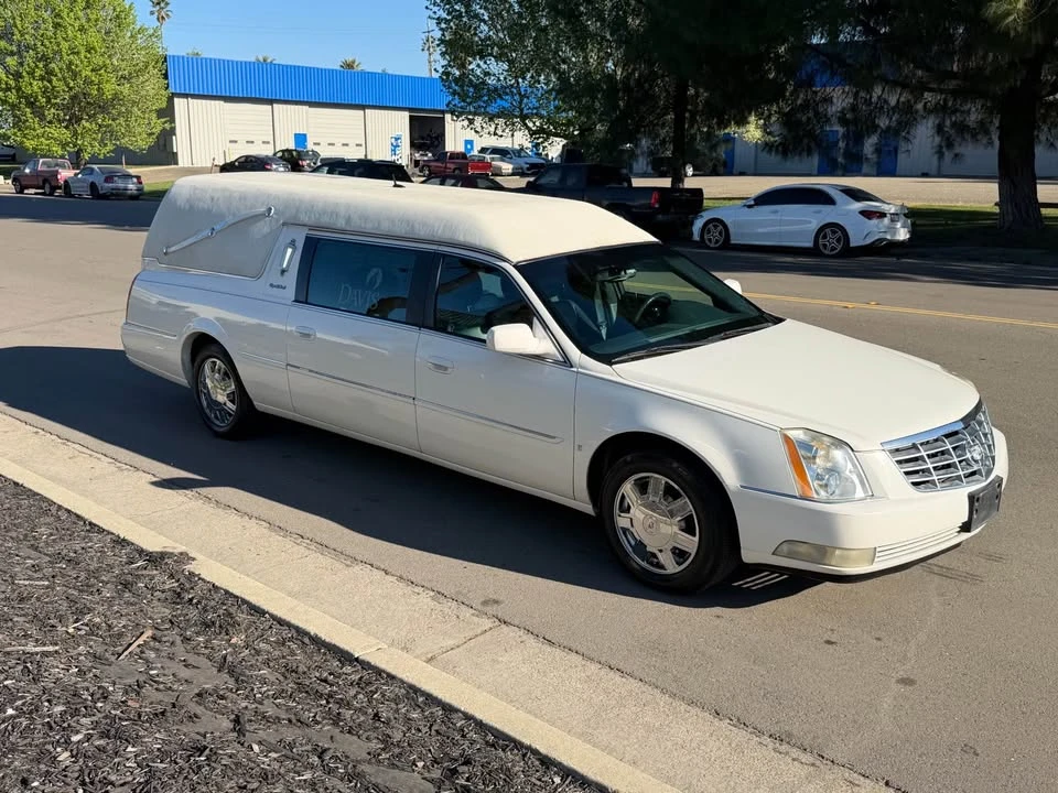 2008 Cadillac DTS - Image 3 of 16