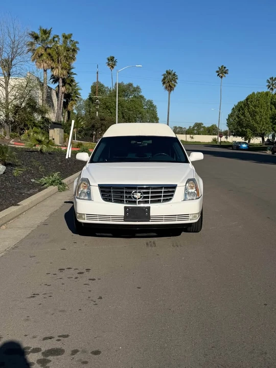 2008 Cadillac DTS - Image 2 of 16