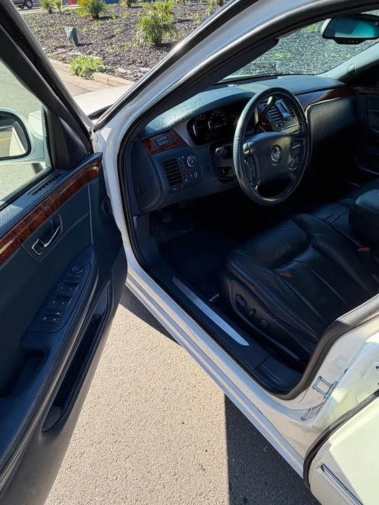 2008 Cadillac DTS - Image 8 of 16