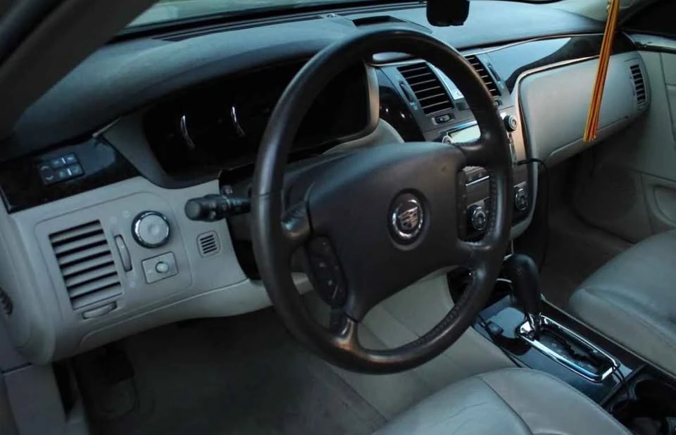 2008 Cadillac DTS - Image 13 of 16
